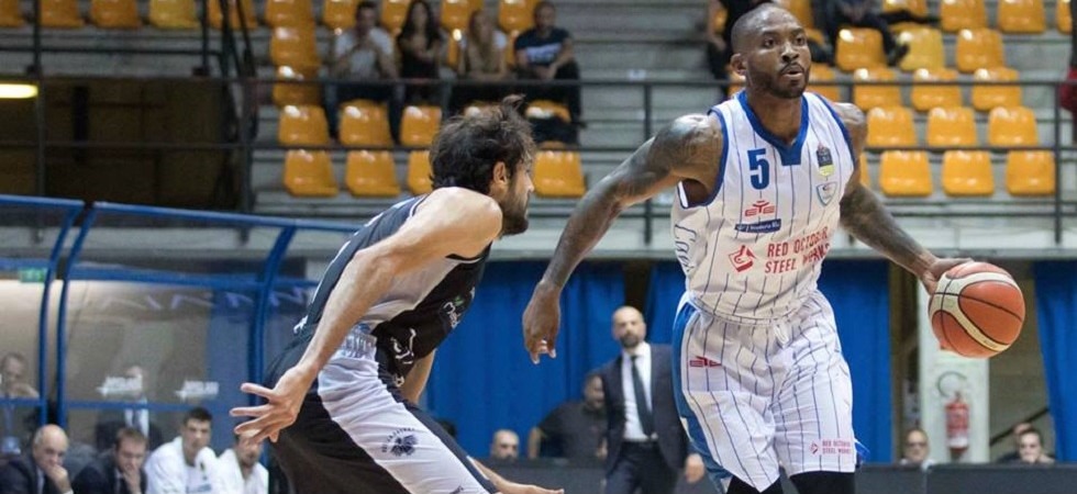 L'Aquila cade a Cantù, Dolomiti Energia ko contro l'ex Tony Mitchell